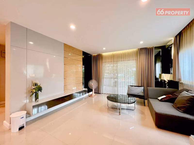 Vararom Premium City Hall - Image 7