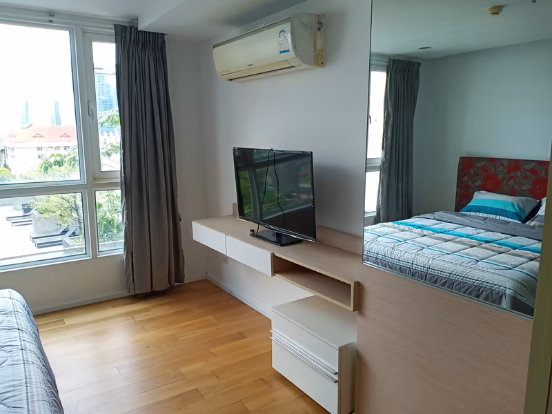 15 Sukhumvit Residences - Image 1