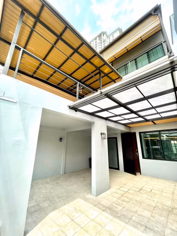 4 Bedroom House For Rent in Bang Kapi, Huai Khwang, Bangkok - Image 9