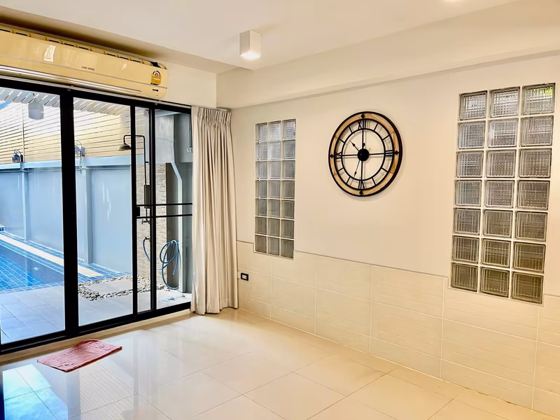4 Bedroom House For Rent in Bang Kapi, Huai Khwang, Bangkok - Image 3