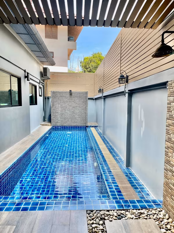 4 Bedroom House For Rent in Bang Kapi, Huai Khwang, Bangkok - Image 4