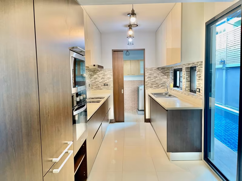 4 Bedroom House For Rent in Bang Kapi, Huai Khwang, Bangkok - Image 6