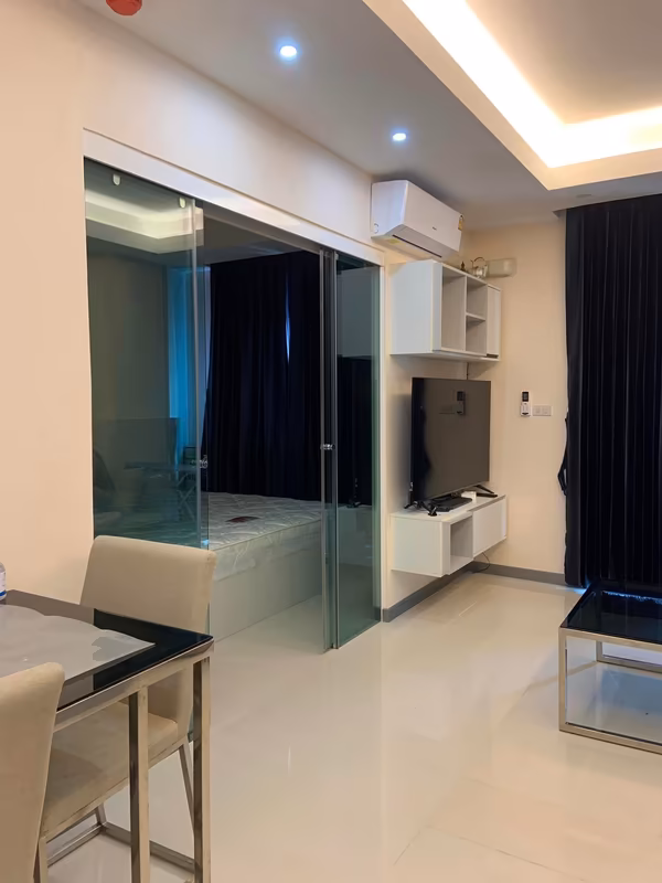 The Green City Condo - Image 3