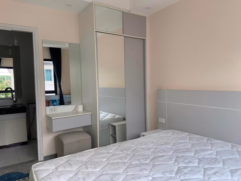The Green City Condo - Image 6