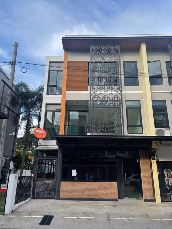 3 Bedroom Townhouse For Sale in Chang Phueak, Mueang Chiang Mai, Chiang Mai - Image 1