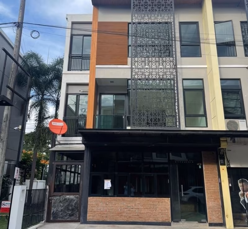 3 Bedroom Townhouse For Sale in Chang Phueak, Mueang Chiang Mai, Chiang Mai - Image 2