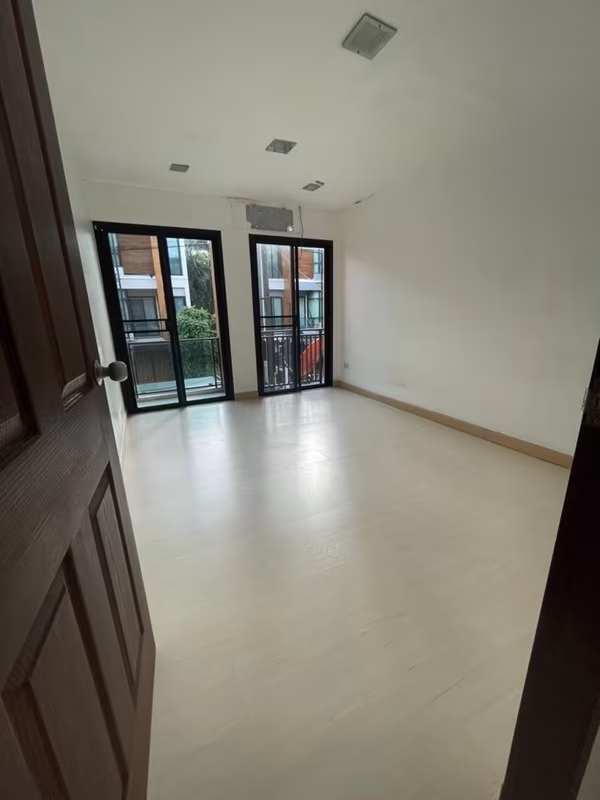 3 Bedroom Townhouse For Sale in Chang Phueak, Mueang Chiang Mai, Chiang Mai - Image 3