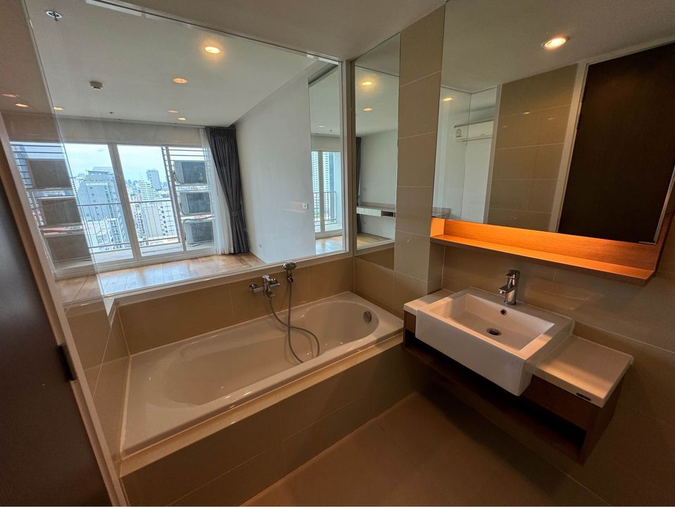 3 Bedroom Condo For Sale in Khlong Toei Nuea, Vadhana, Bangkok - Image 4