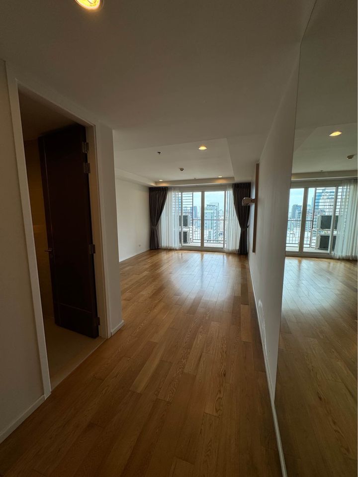 3 Bedroom Condo For Sale in Khlong Toei Nuea, Vadhana, Bangkok - Image 1