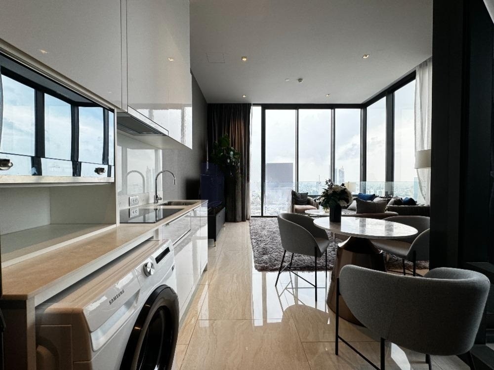 Ashton Silom - Image 4