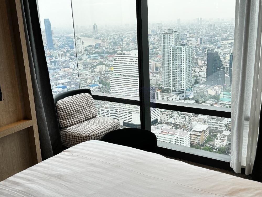 Ashton Silom - Image 9
