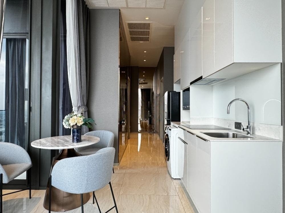 Ashton Silom - Image 5