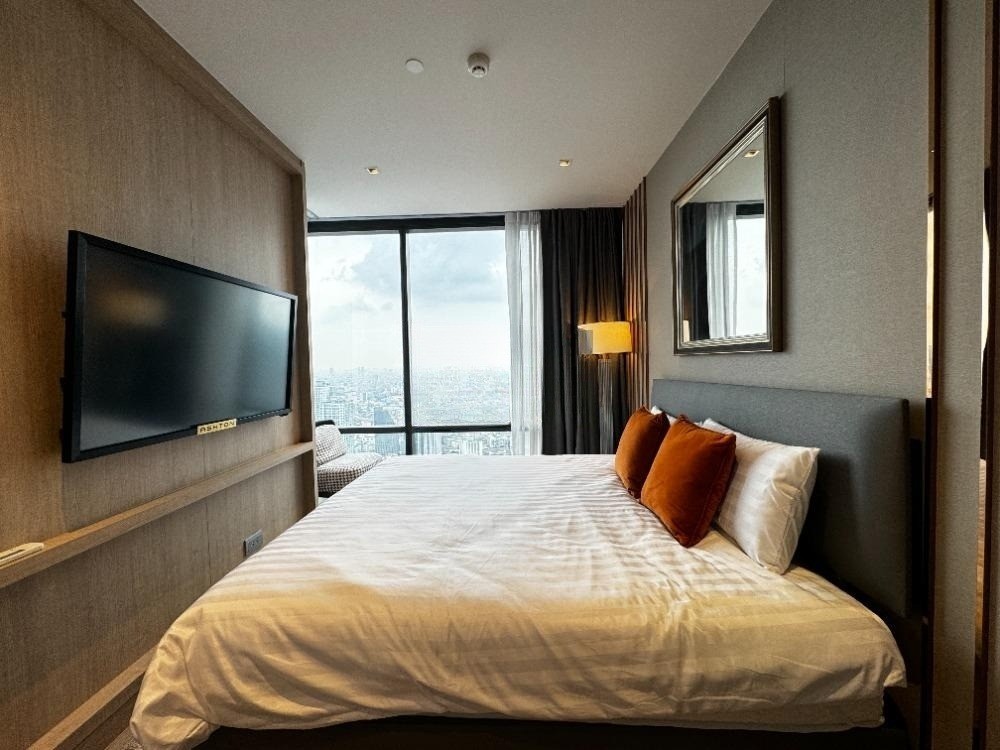 Ashton Silom - Image 8