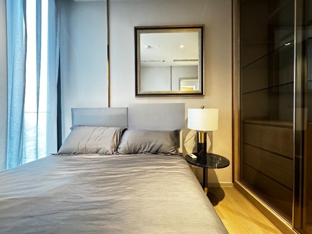 Ashton Silom - Image 6