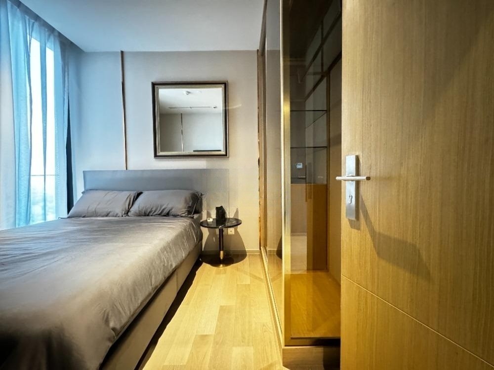 Ashton Silom - Image 7