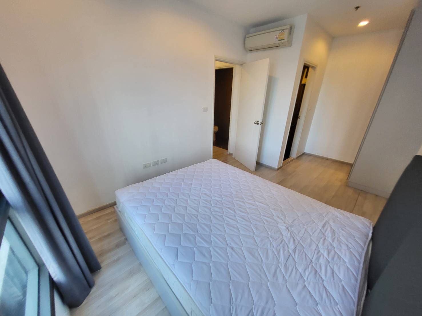 1 Bedroom Condo For Sale in Huai Khwang, Huai Khwang, Bangkok - Image 4