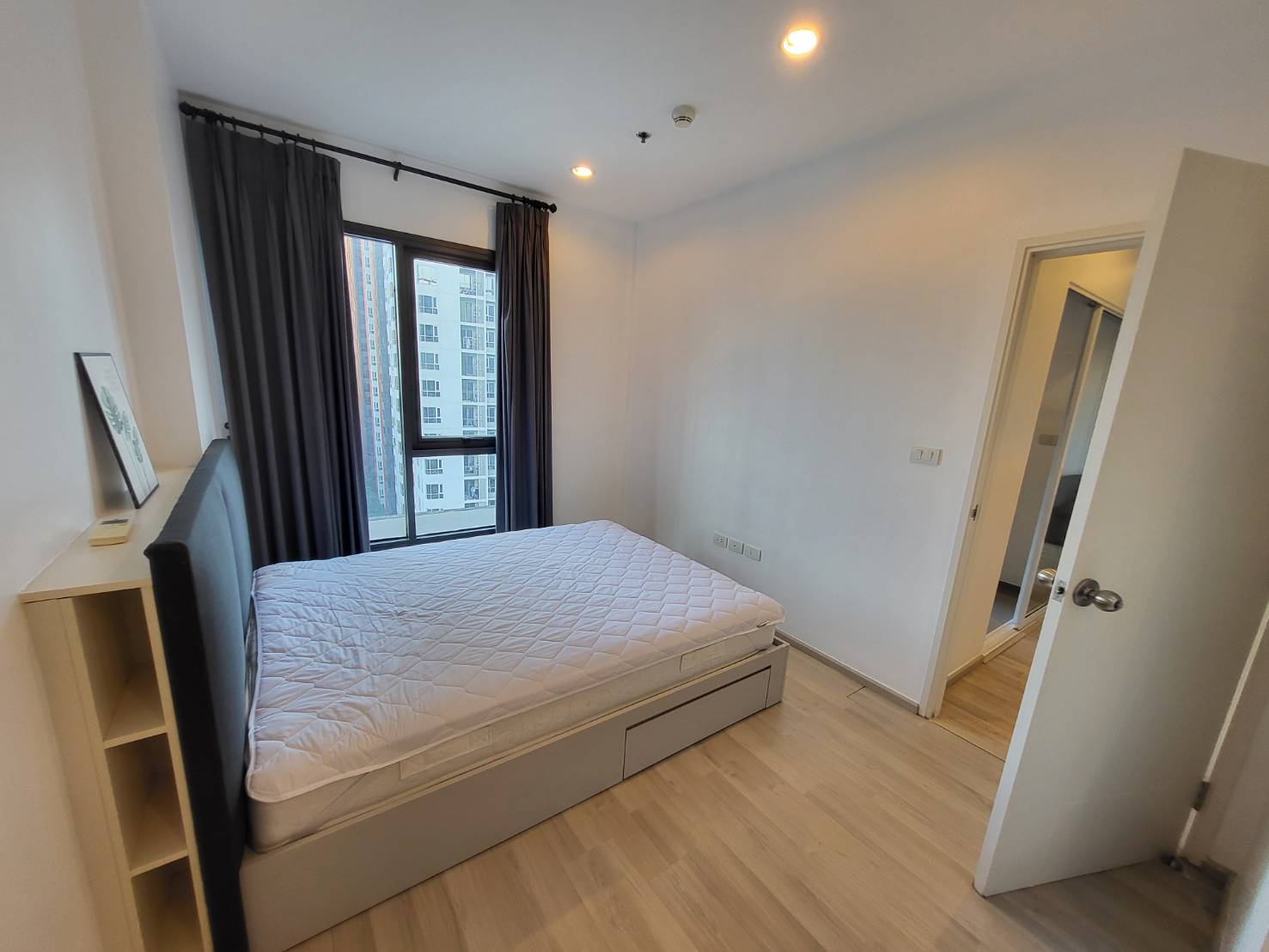 1 Bedroom Condo For Sale in Huai Khwang, Huai Khwang, Bangkok - Image 3
