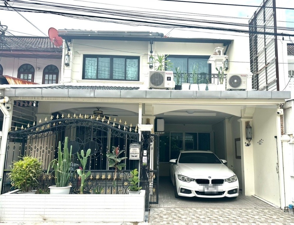 5 Bedroom Townhouse For Rent in Anusawari, Bang Khen, Bangkok - Image 1