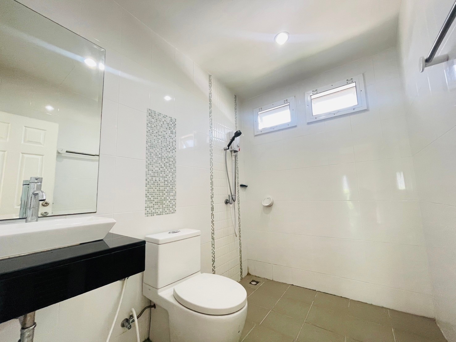 The Luxury Home - Image 11