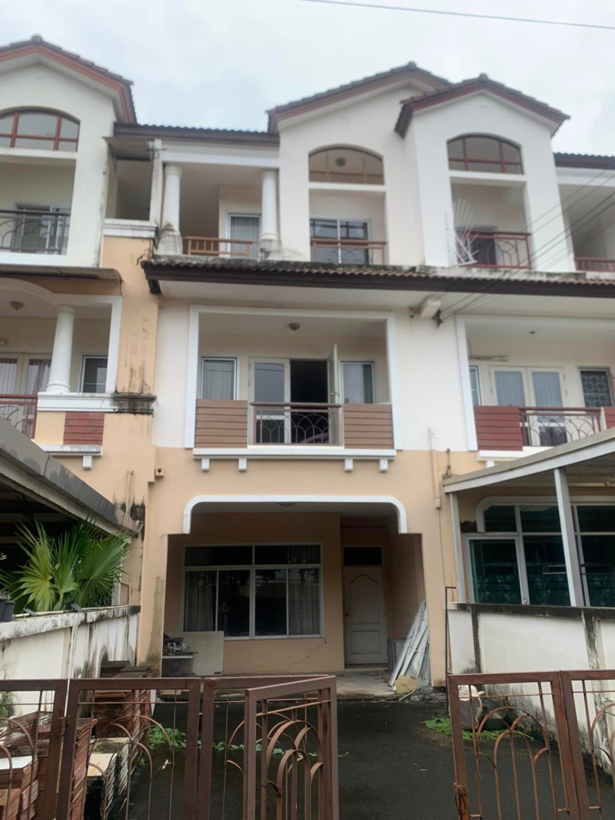 4 ห้องนอน ทาวน์เฮาส์ สำหรับขาย ใน ดอกไม้, ประเวศ, กรุงเทพมหานคร - Image 1