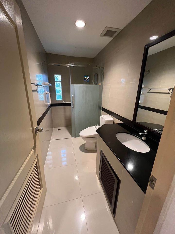 Premier Condominium - Image 8
