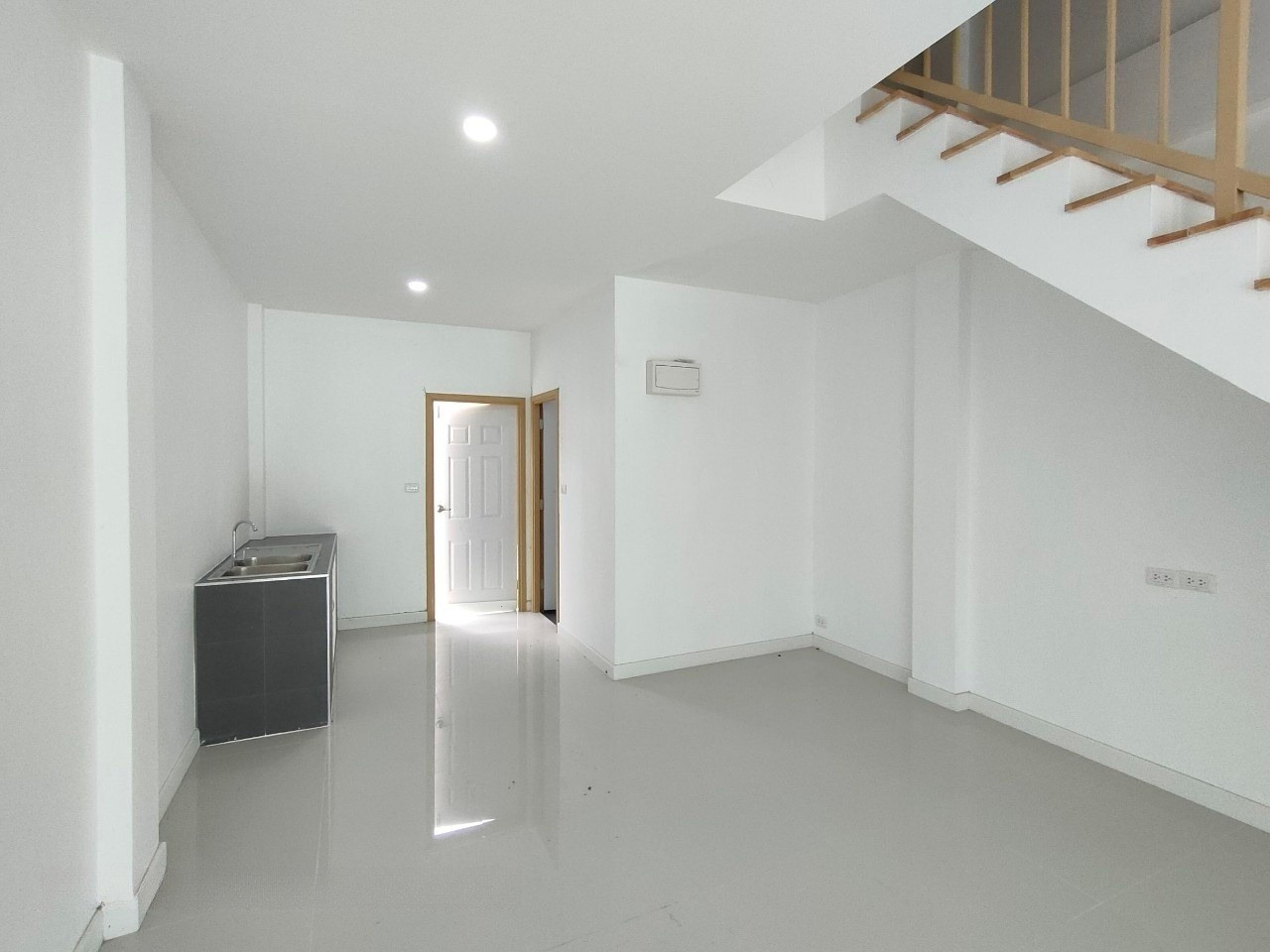 2 Bedroom Townhouse For Sale in San Sai Noi, San Sai, Chiang Mai - Image 3