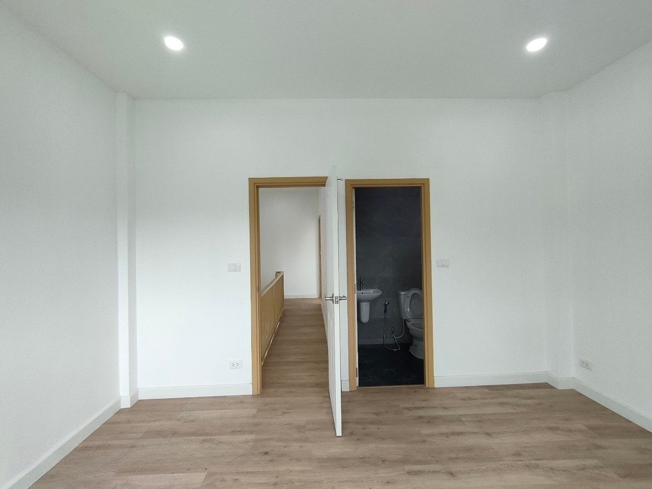 2 Bedroom Townhouse For Sale in San Sai Noi, San Sai, Chiang Mai - Image 6