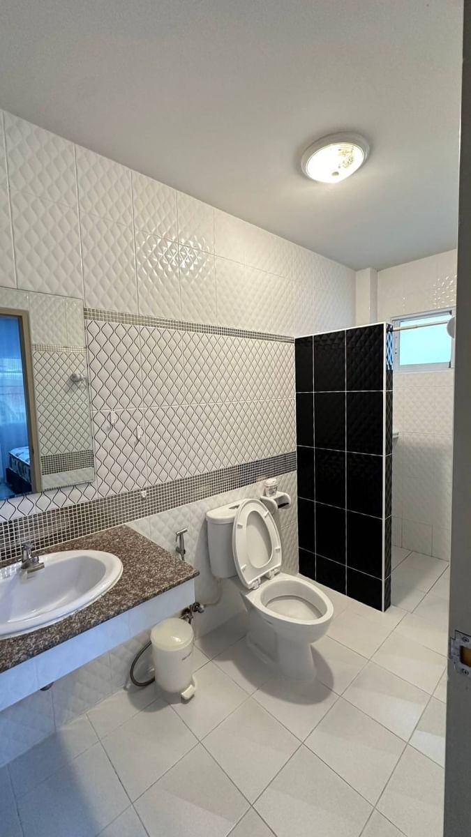 3 卧室 独立房屋  在  - Image 8