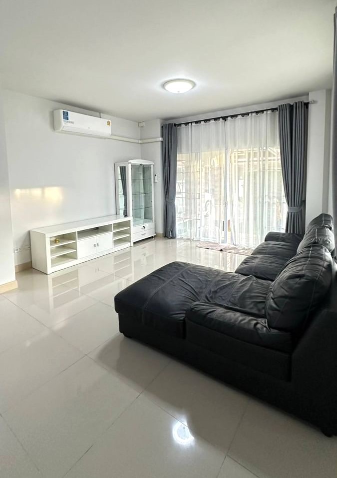 3 卧室 独立房屋  在  - Image 2