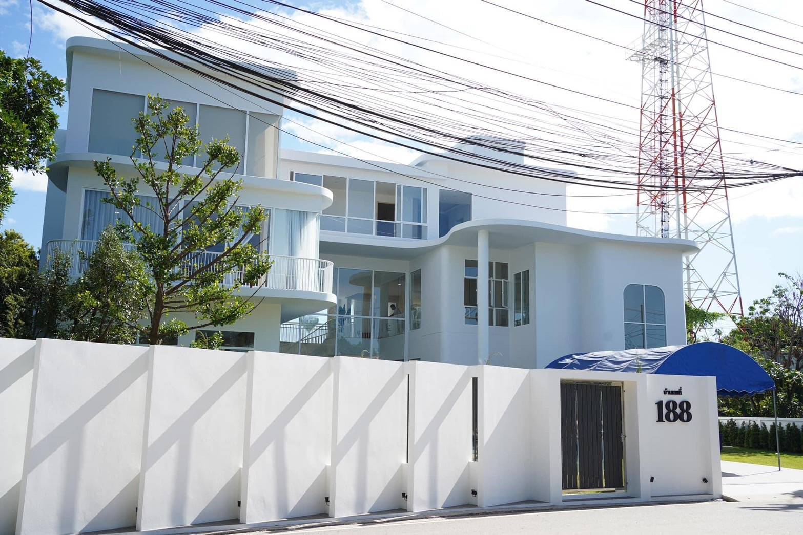 6 Bedroom House For Sale in Tha Wang Tan, Saraphi, Chiang Mai - Image 2