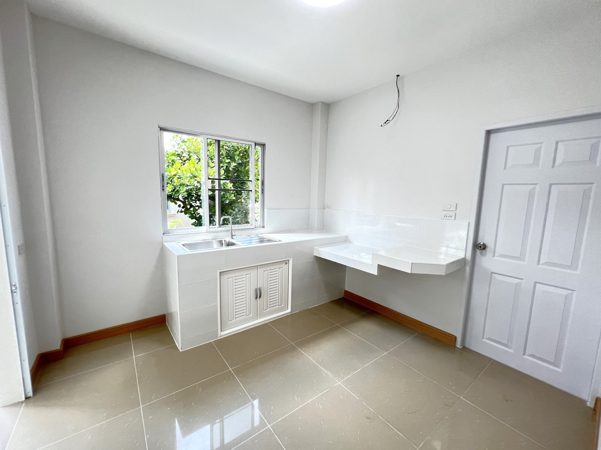 Thanaporn Lake Home - Image 3