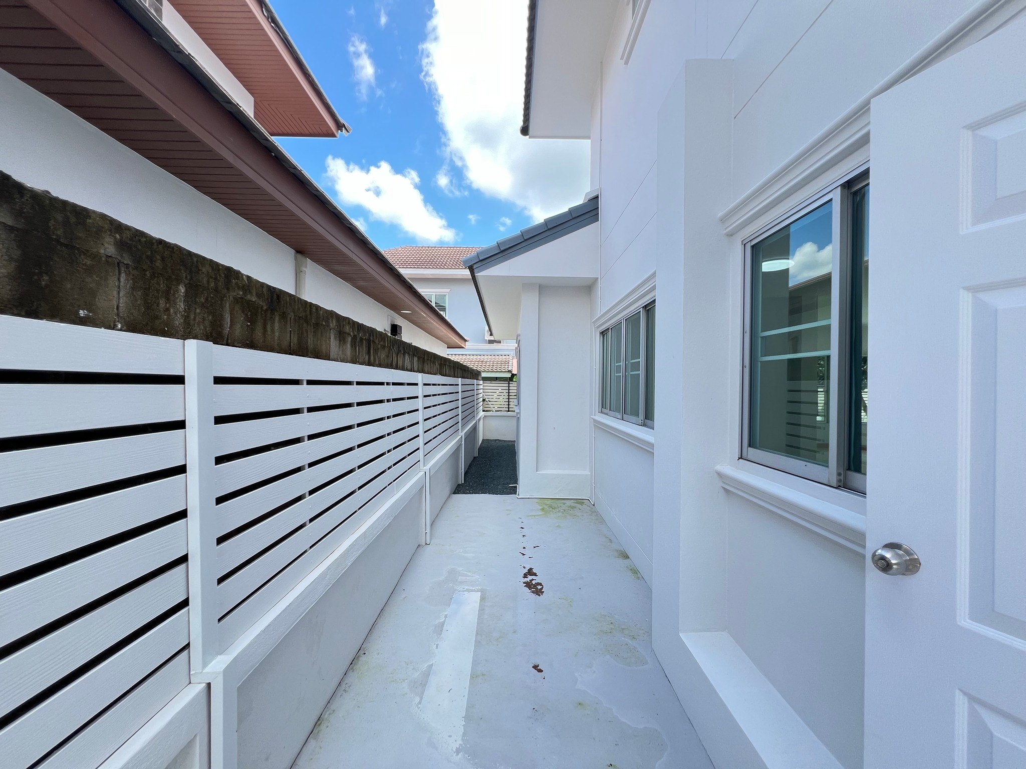 Thanaporn Lake Home - Image 14