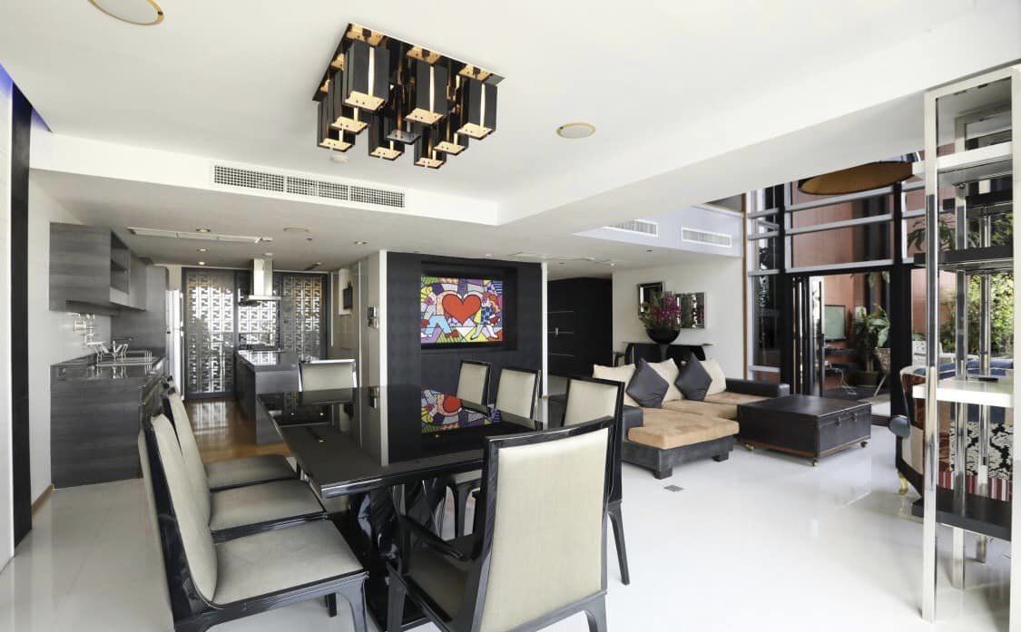 All Season Mansion - Image 1