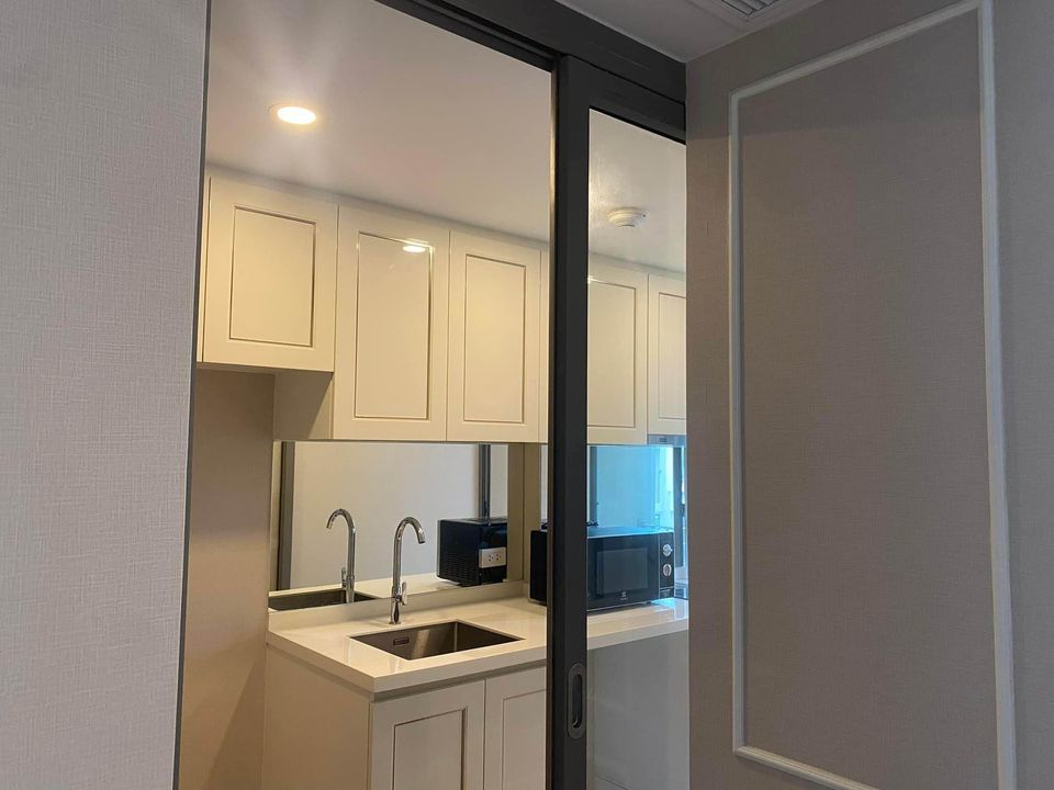 1 Bedroom Condo For Sale in Huai Khwang, Huai Khwang, Bangkok - Image 3