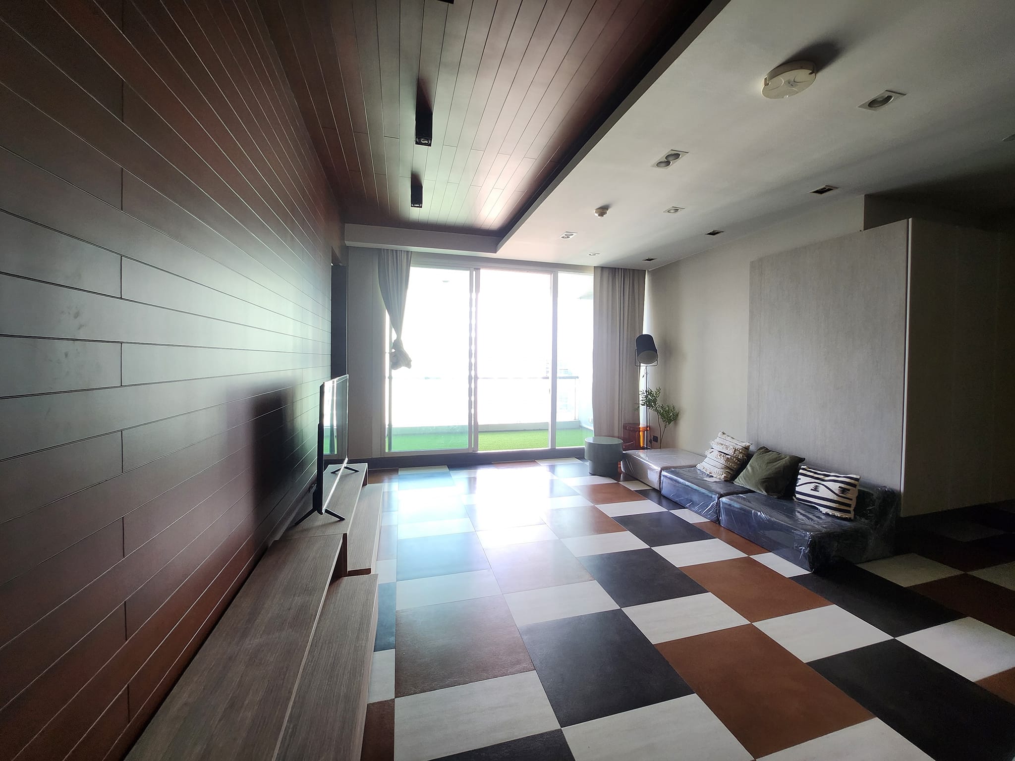 แอสคอทท์ สาธร - Image 1