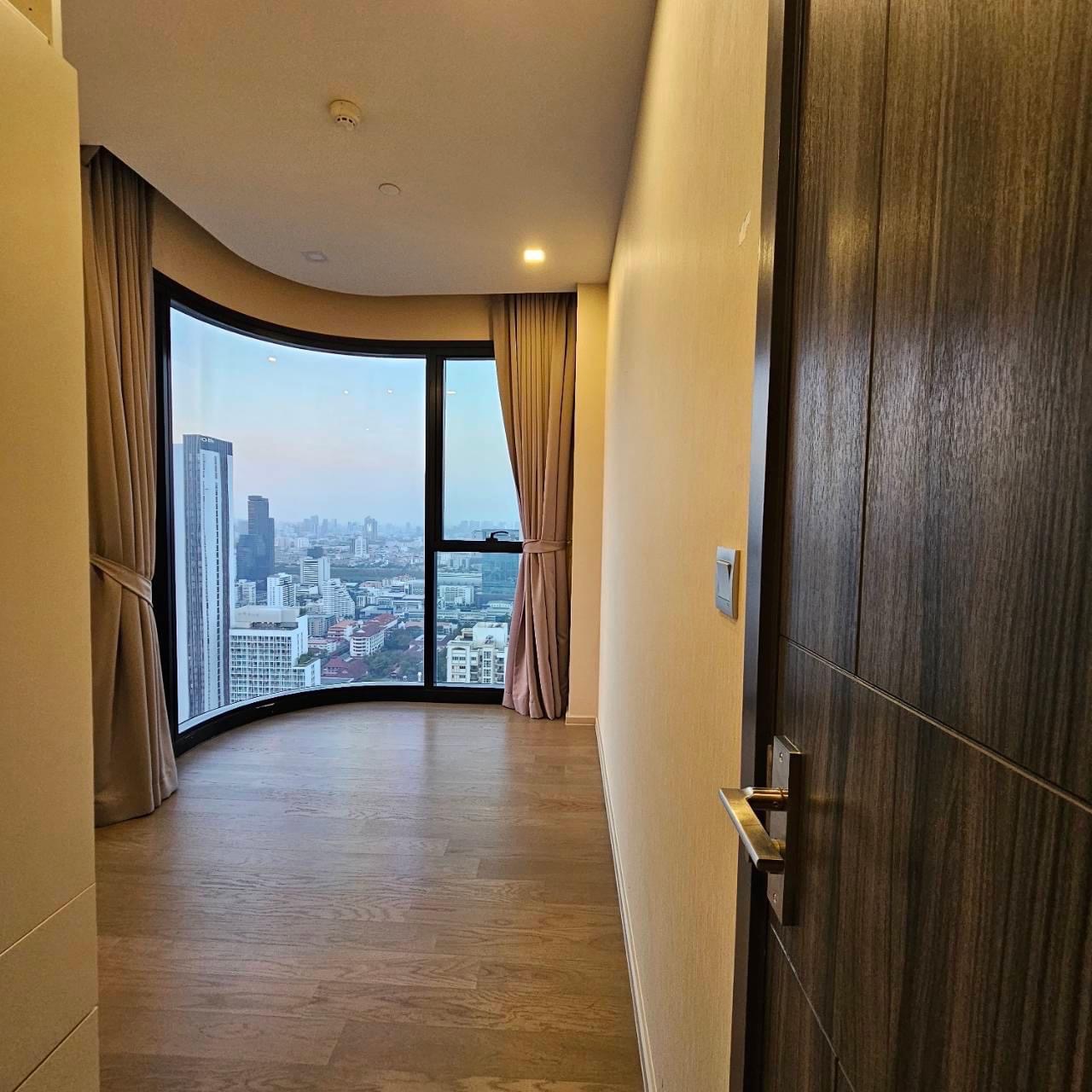 2 Bedroom Condo For Sale in Khlong Toei Nuea, Vadhana, Bangkok - Image 2