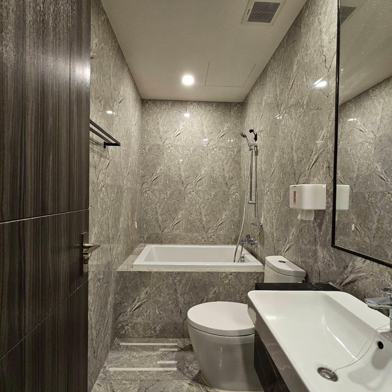 2 Bedroom Condo For Sale in Khlong Toei Nuea, Vadhana, Bangkok - Image 5