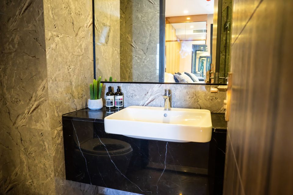 Ashton Asoke - Image 8