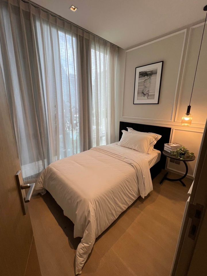 Ashton Silom - Image 8