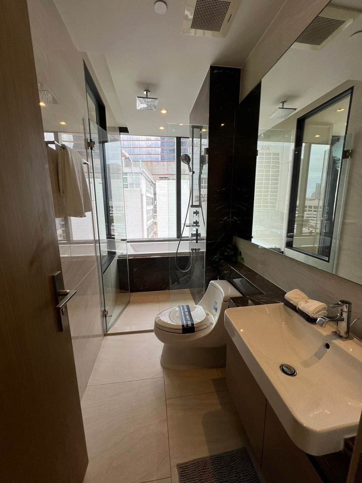 Ashton Silom - Image 4
