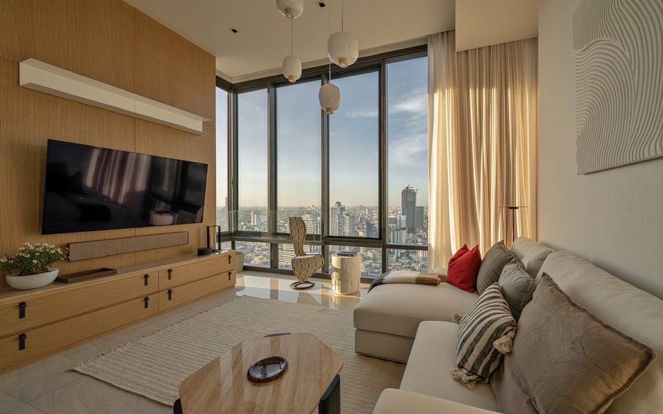 Ashton Silom - Image 1