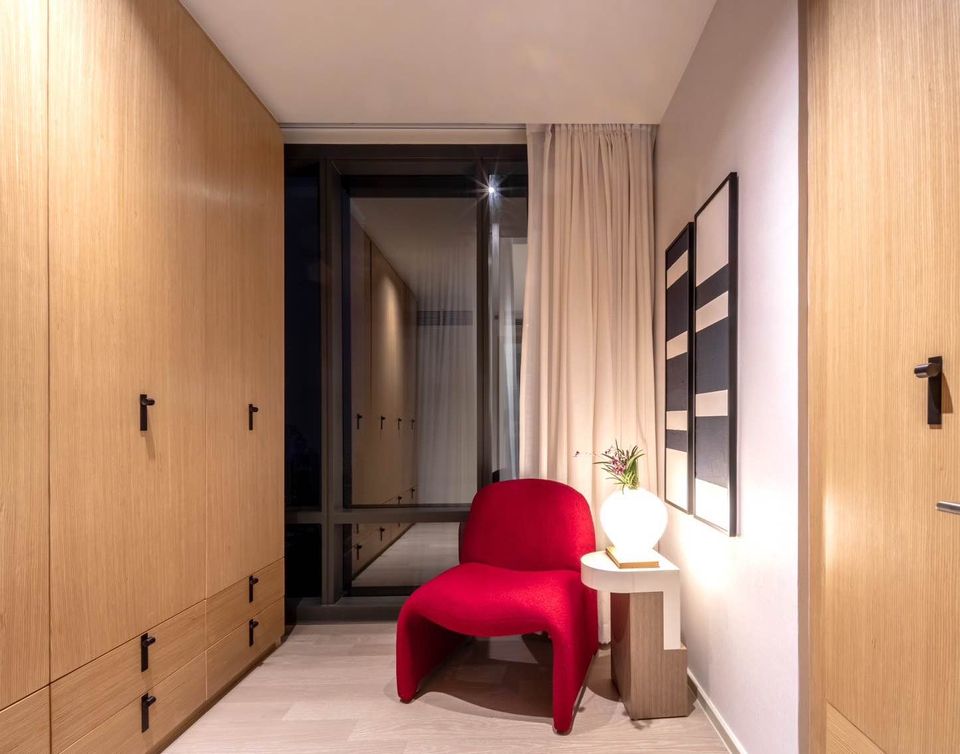 Ashton Silom - Image 6