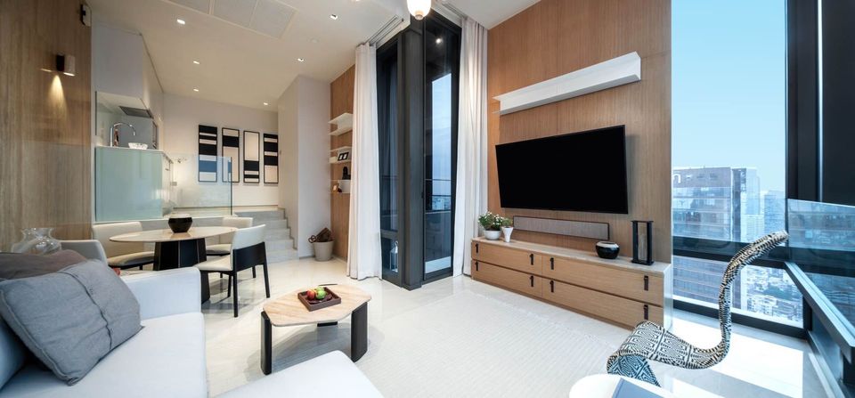 Ashton Silom - Image 4