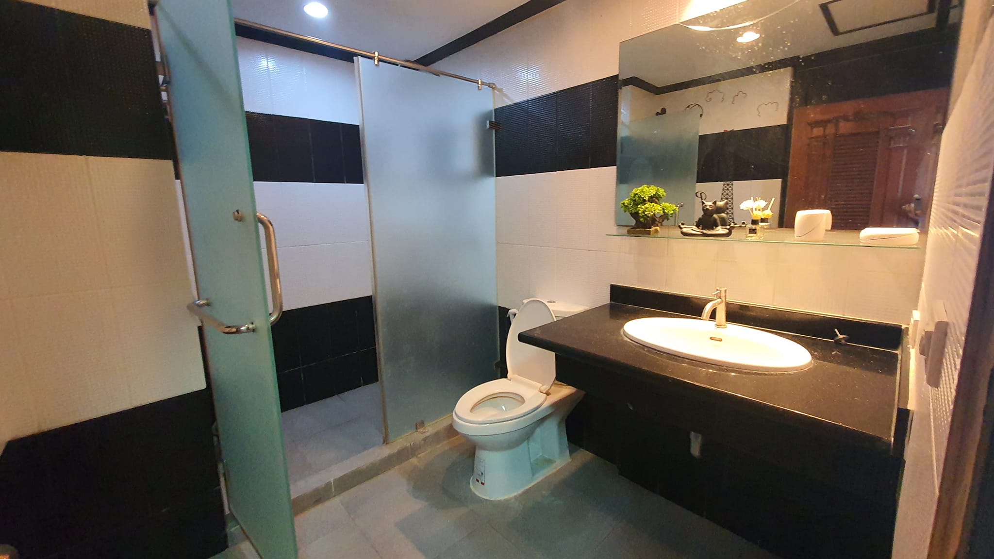 Asok Towers - Image 22