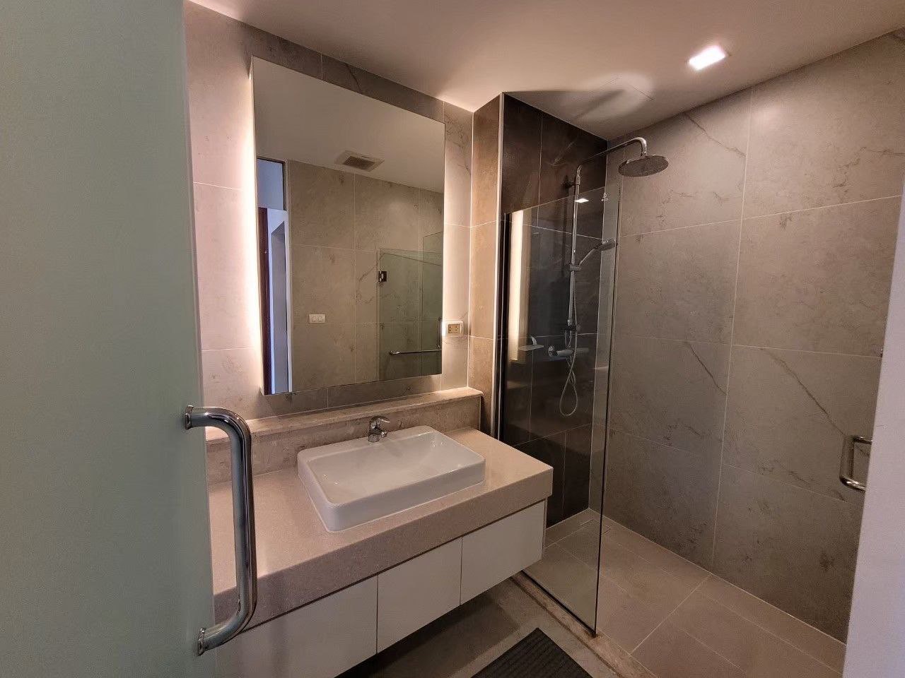 Astra Condo - Image 8