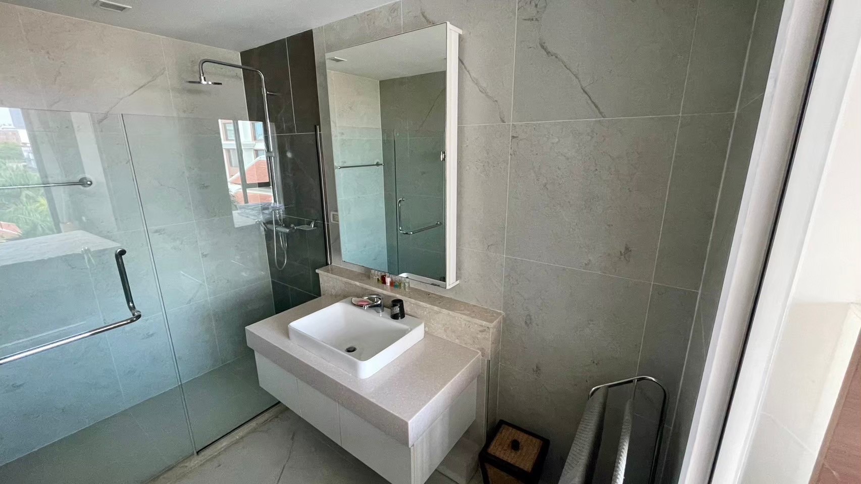 Astra Condo - Image 8