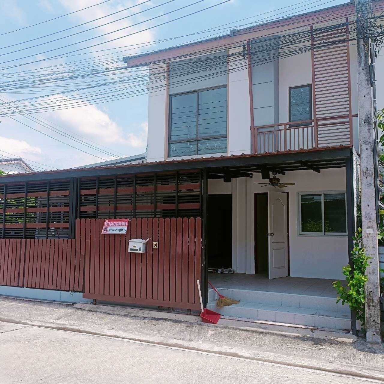 5 Bedroom Townhouse For Sale in Bang Kaeo, Bang Phli, Samut Prakan - Image 1