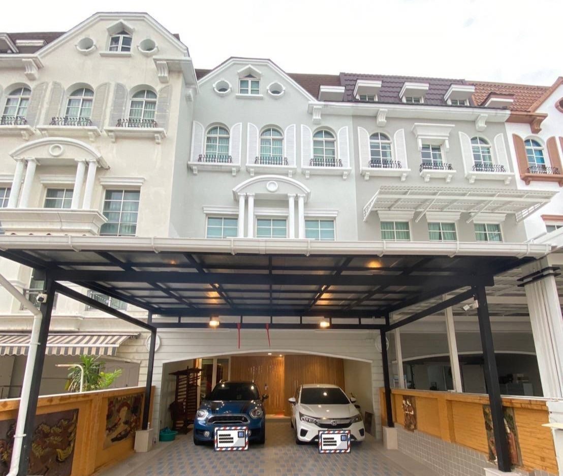 4 Bedroom Townhouse For Sale in Bang Khlo, Bang Kho Laem, Bangkok - Image 1