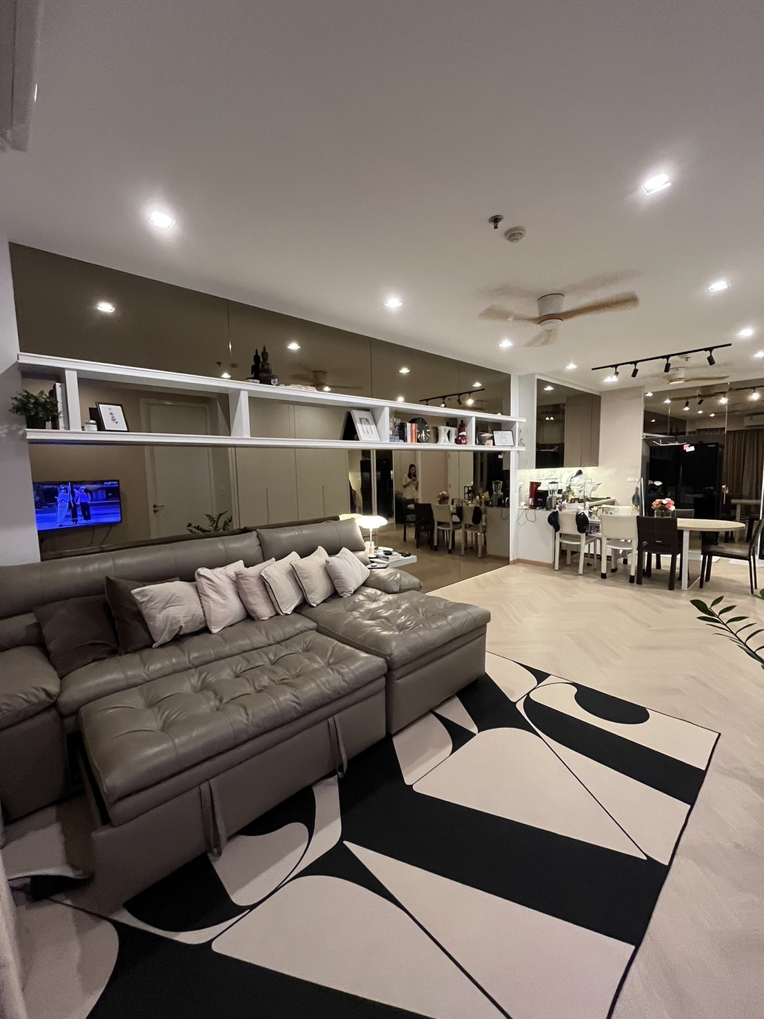 2 Bedroom Condo For Sale in Thanon Phet Buri, Ratchathewi, Bangkok - Image 1