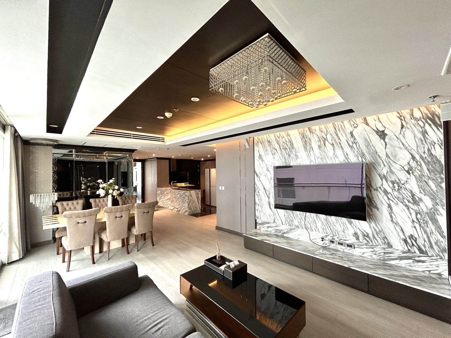 3 Bedroom Condo For Sale in Khlong Toei Nuea, Vadhana, Bangkok - Image 2